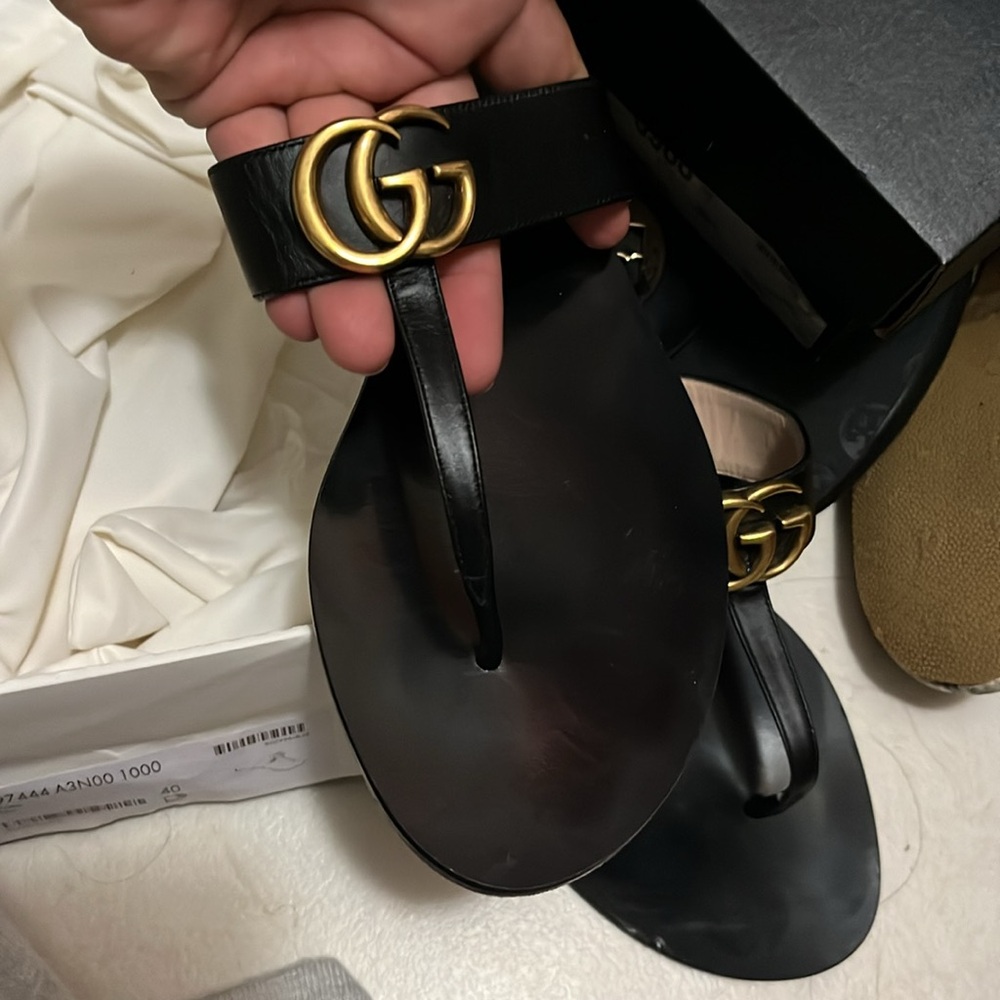 Gucci Black Sandals with Gold Logo - Picture 3 of 10